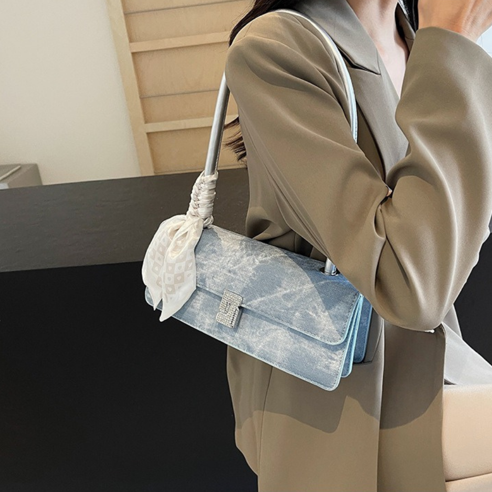 Vespéria Shoulder Bag