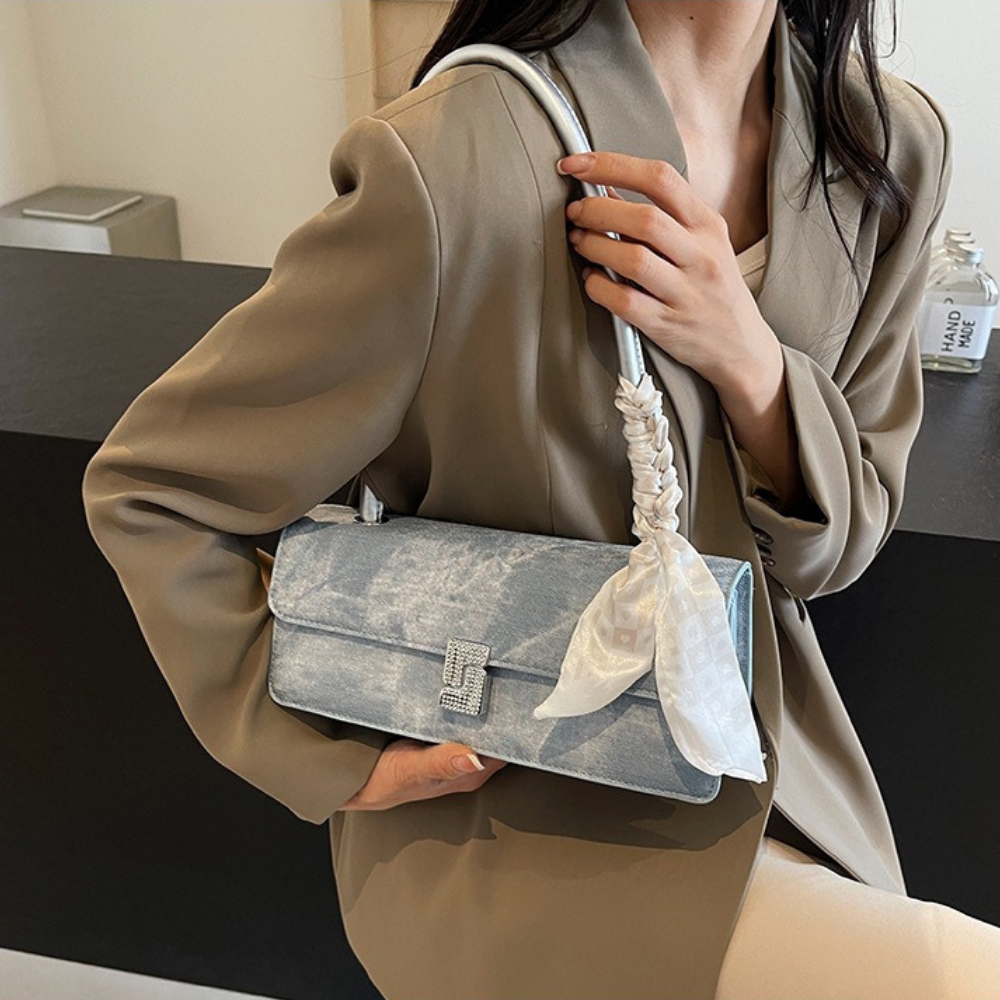 Vespéria Shoulder Bag
