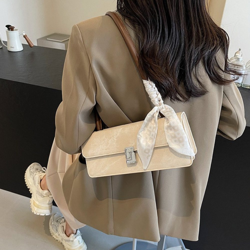Vespéria Shoulder Bag