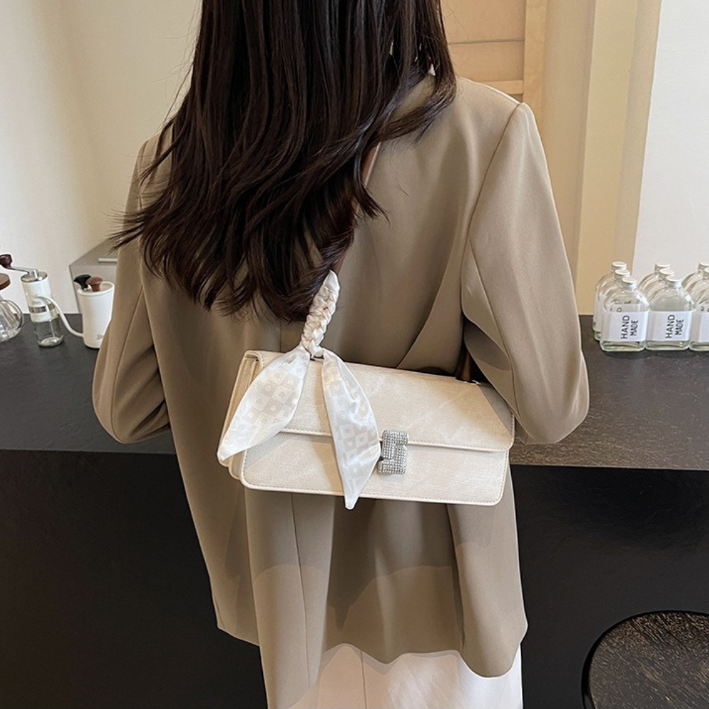 Vespéria Shoulder Bag