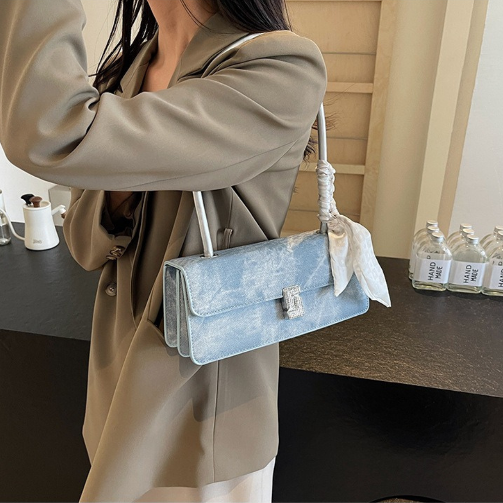 Vespéria Shoulder Bag