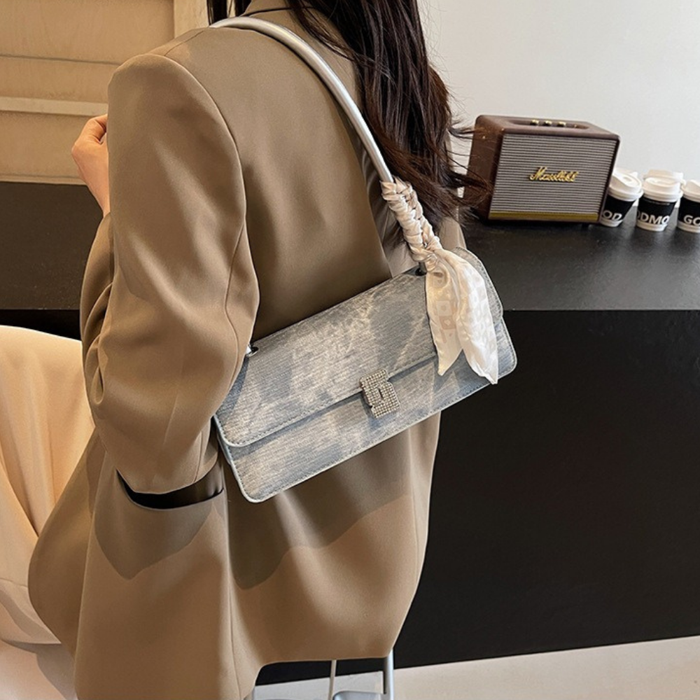 Vespéria Shoulder Bag