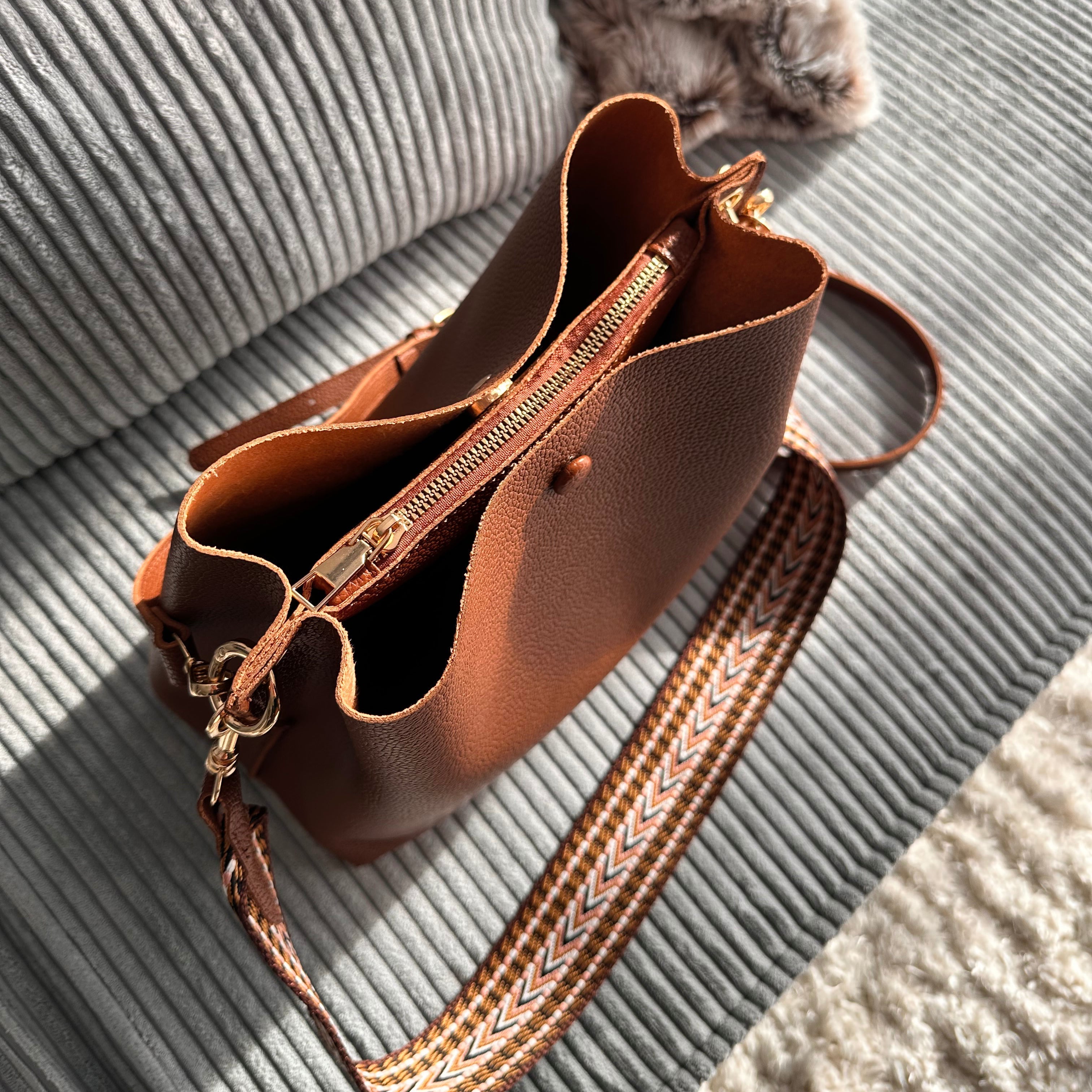 Léonore Vegan Leather Crossbody Bucket Bag