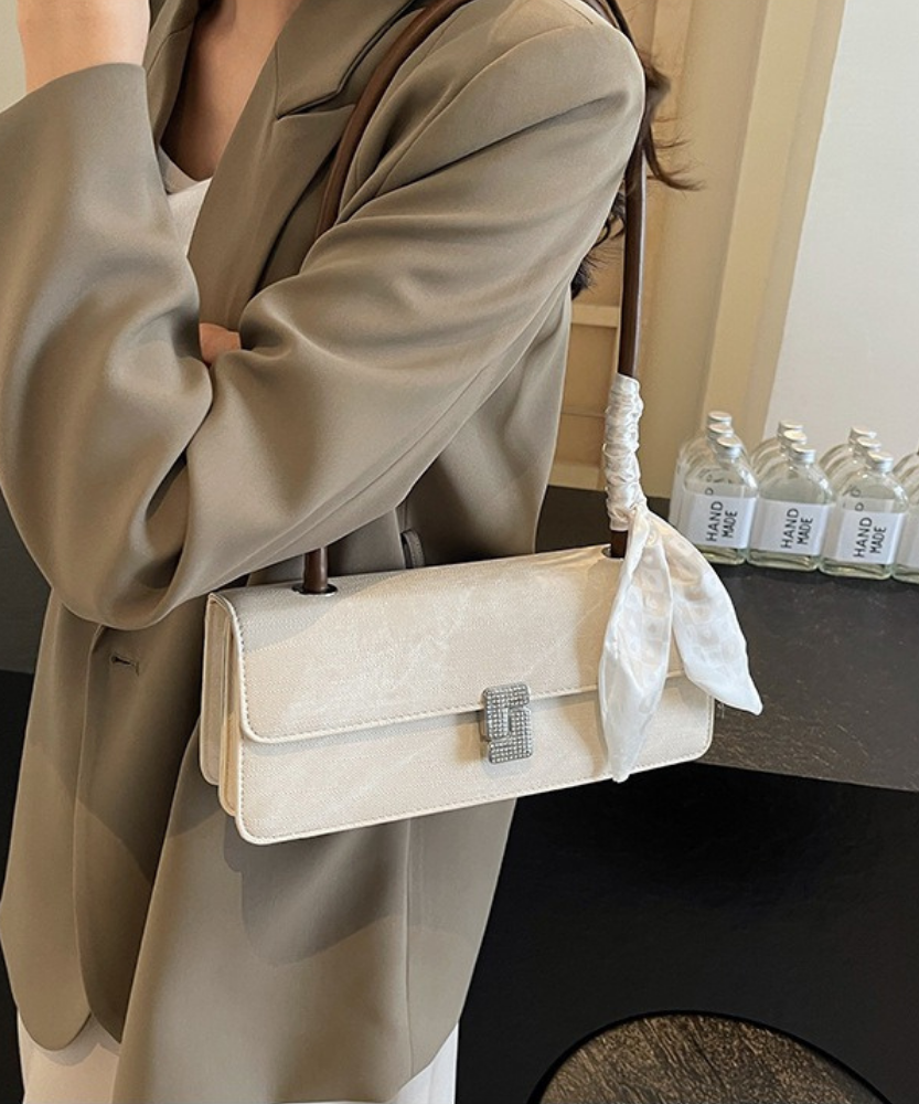 Vespéria Shoulder Bag