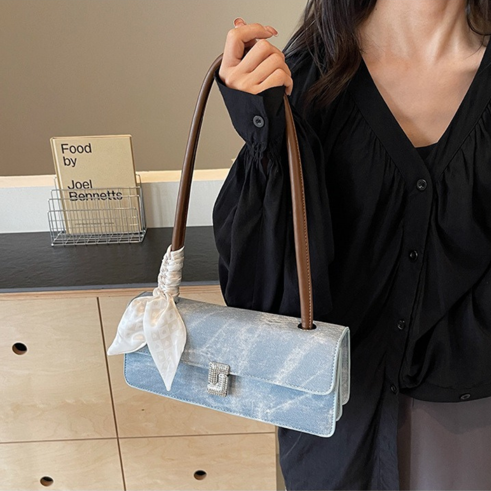 Vespéria Shoulder Bag