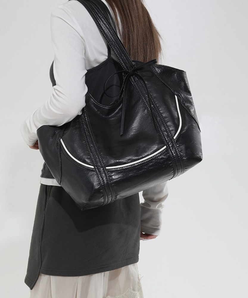 Clovara Glossy Tote Bag