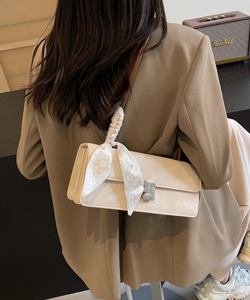 Vespéria Shoulder Bag