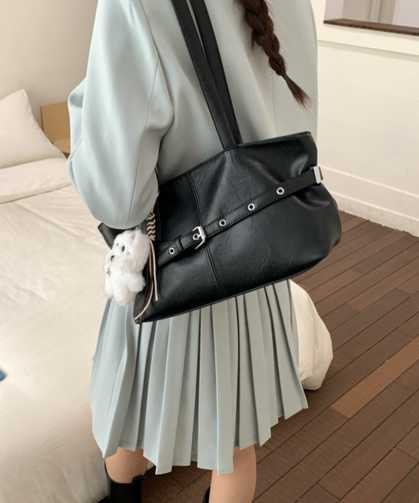 Lioré Shoulder Bag