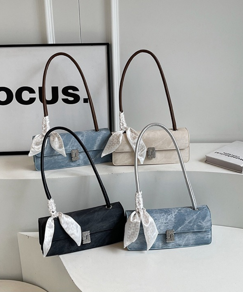 Vespéria Shoulder Bag