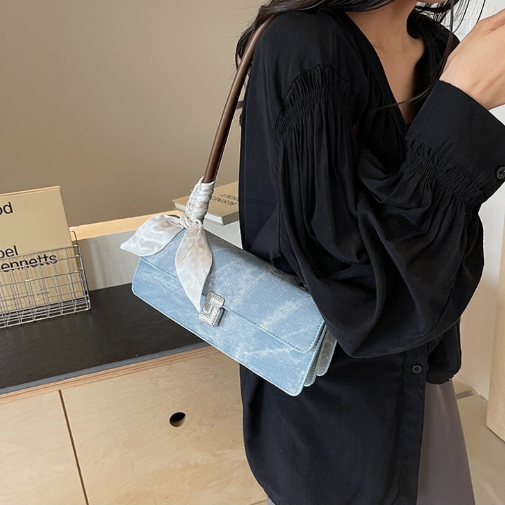 Vespéria Shoulder Bag