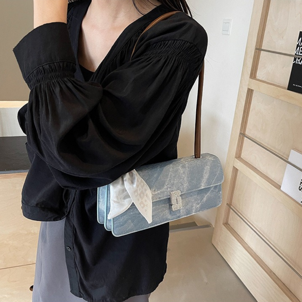 Vespéria Shoulder Bag