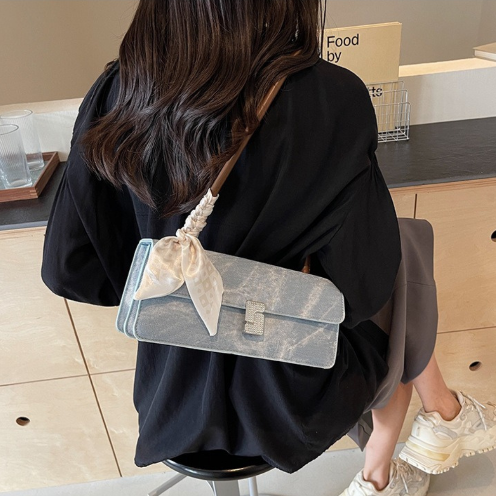 Vespéria Shoulder Bag