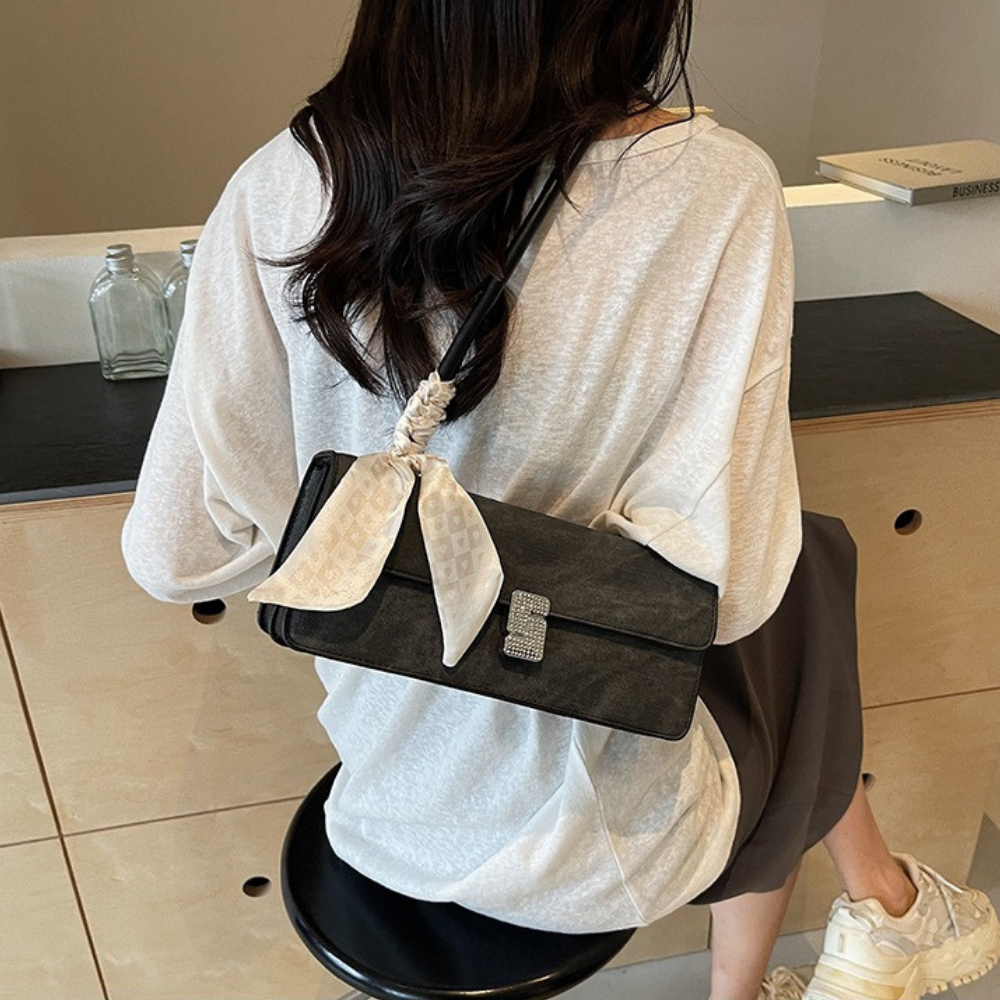 Vespéria Shoulder Bag