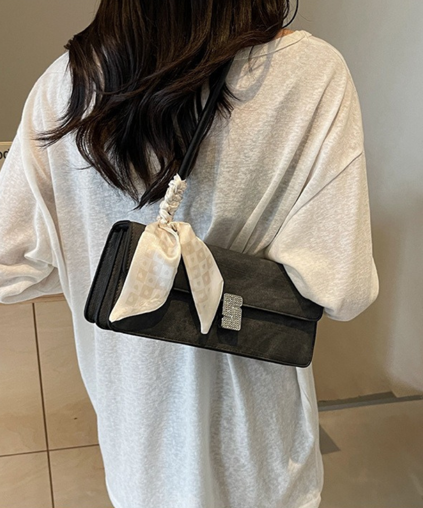 Vespéria Shoulder Bag
