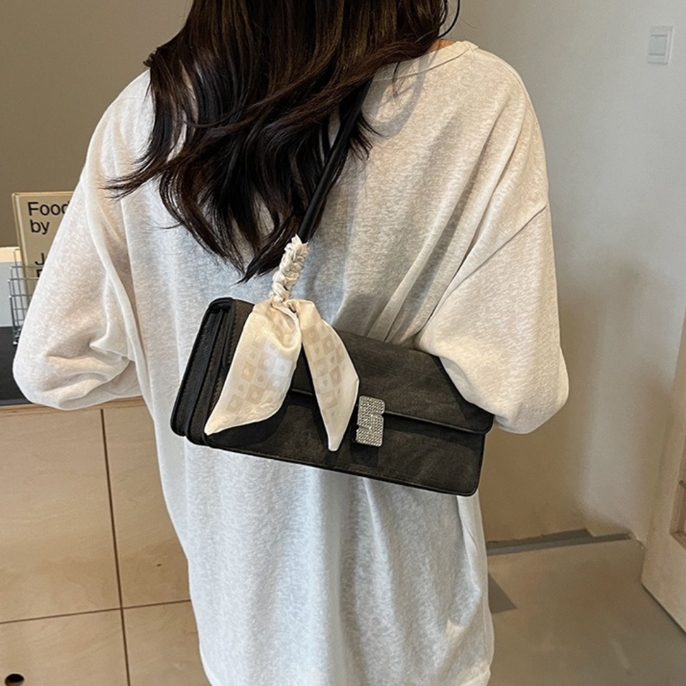 Vespéria Shoulder Bag