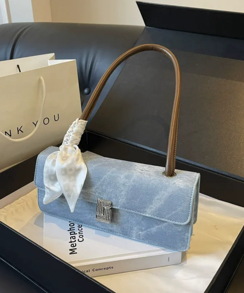 Vespéria Shoulder Bag