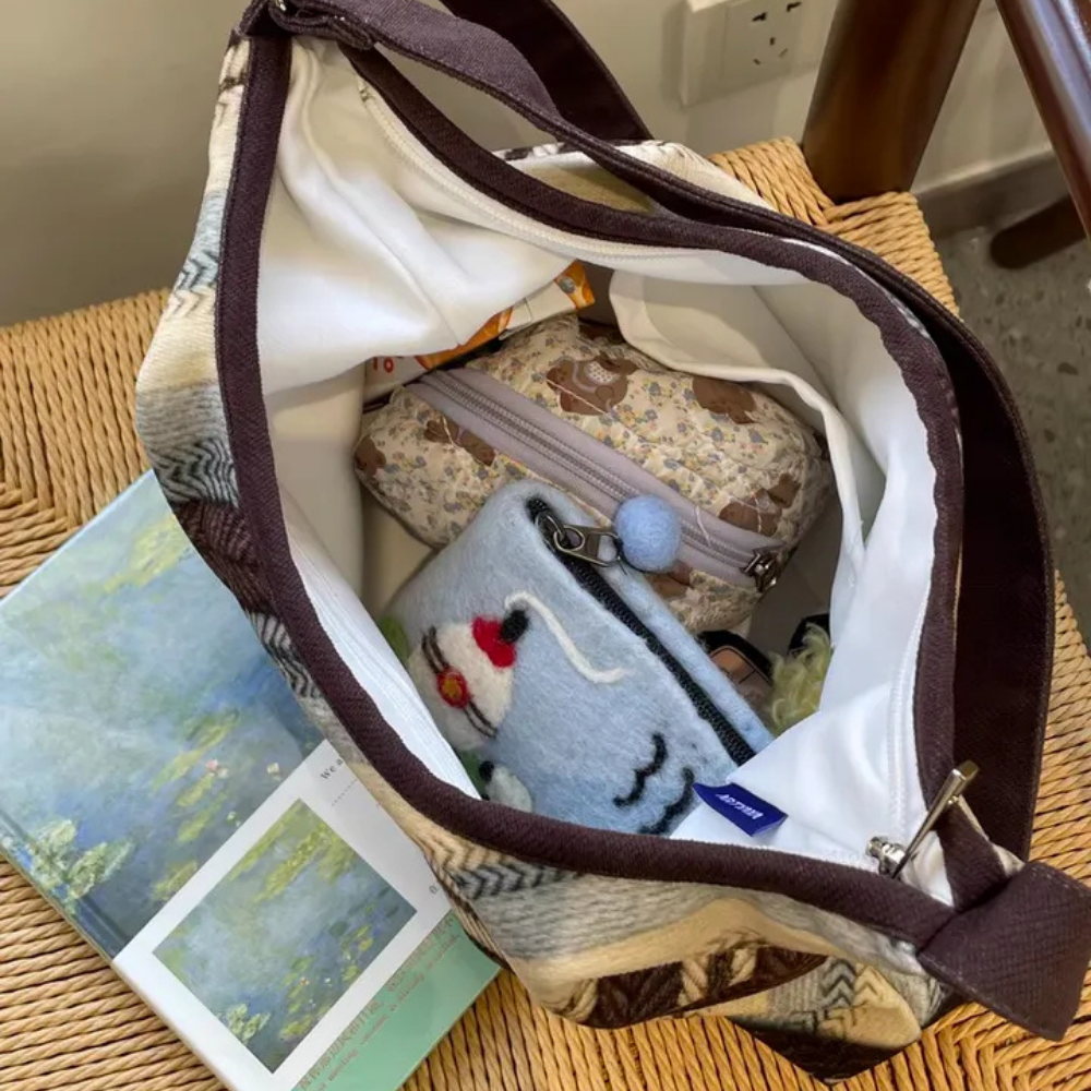 Mistrielle Cat Motif Shoulder Bag
