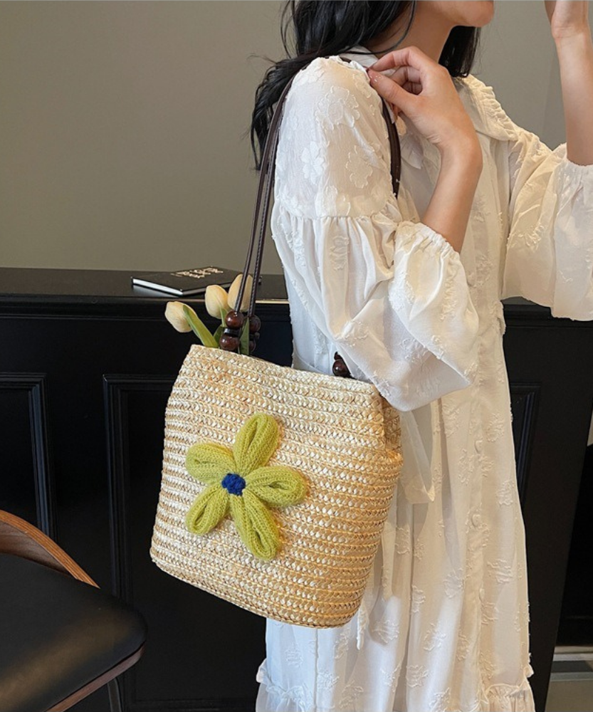 Fleurwave Woven Straw Shoulder Bag