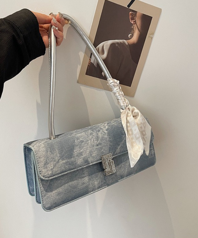 Vespéria Shoulder Bag