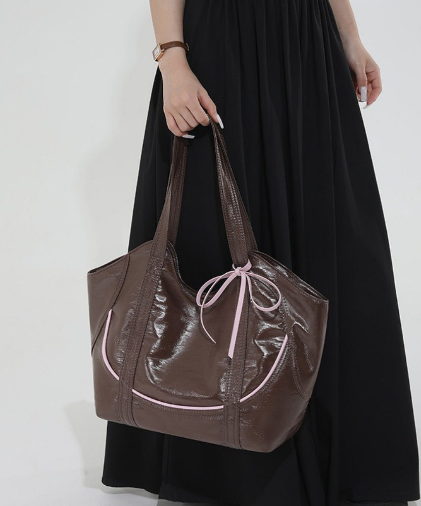 Clovara Glossy Tote Bag