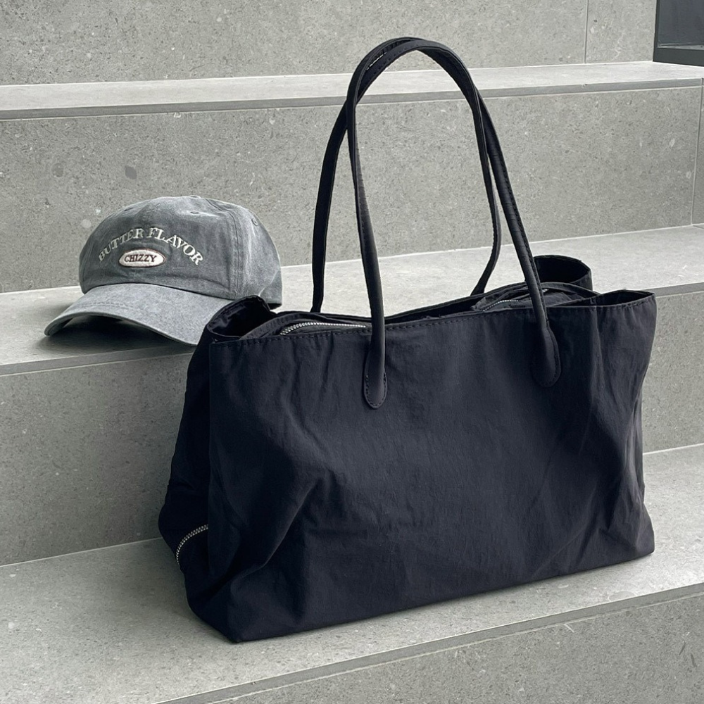 Nyssa Shoulder Tote Bag