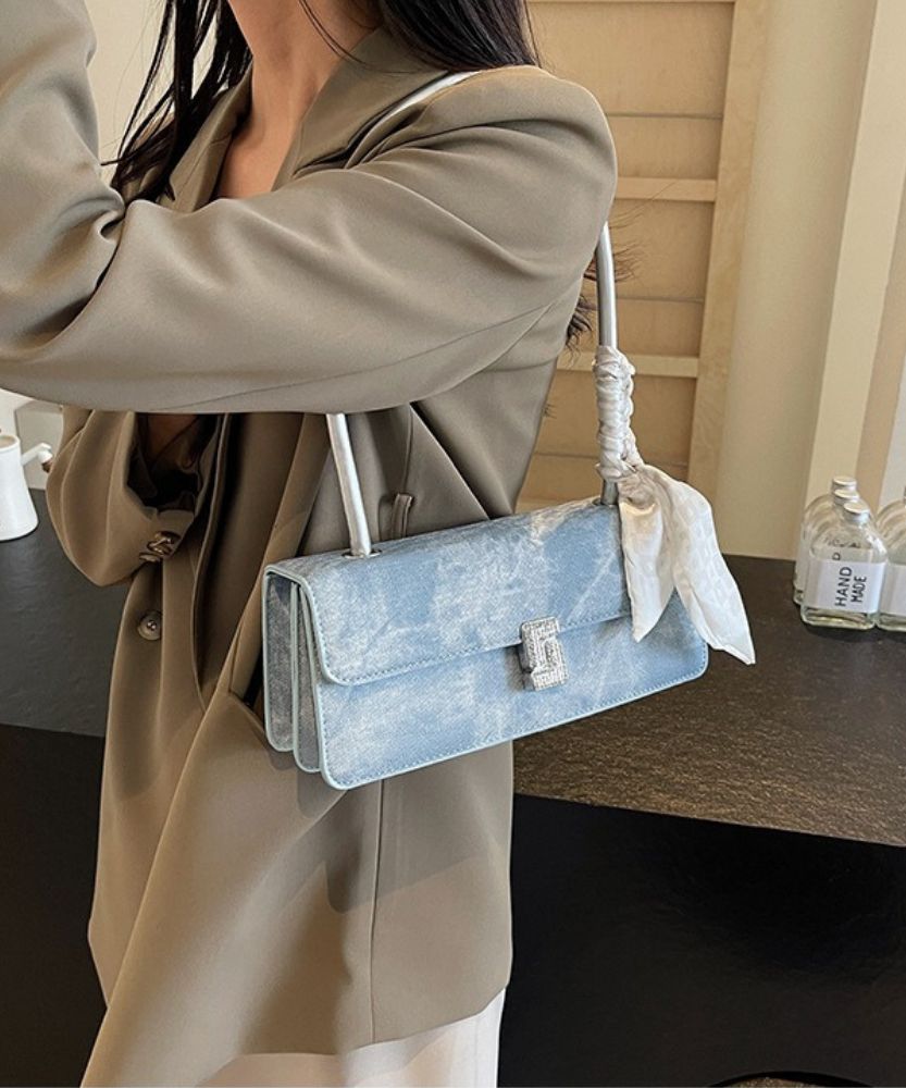 Vespéria Shoulder Bag
