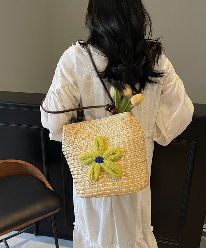 Fleurwave Woven Straw Shoulder Bag