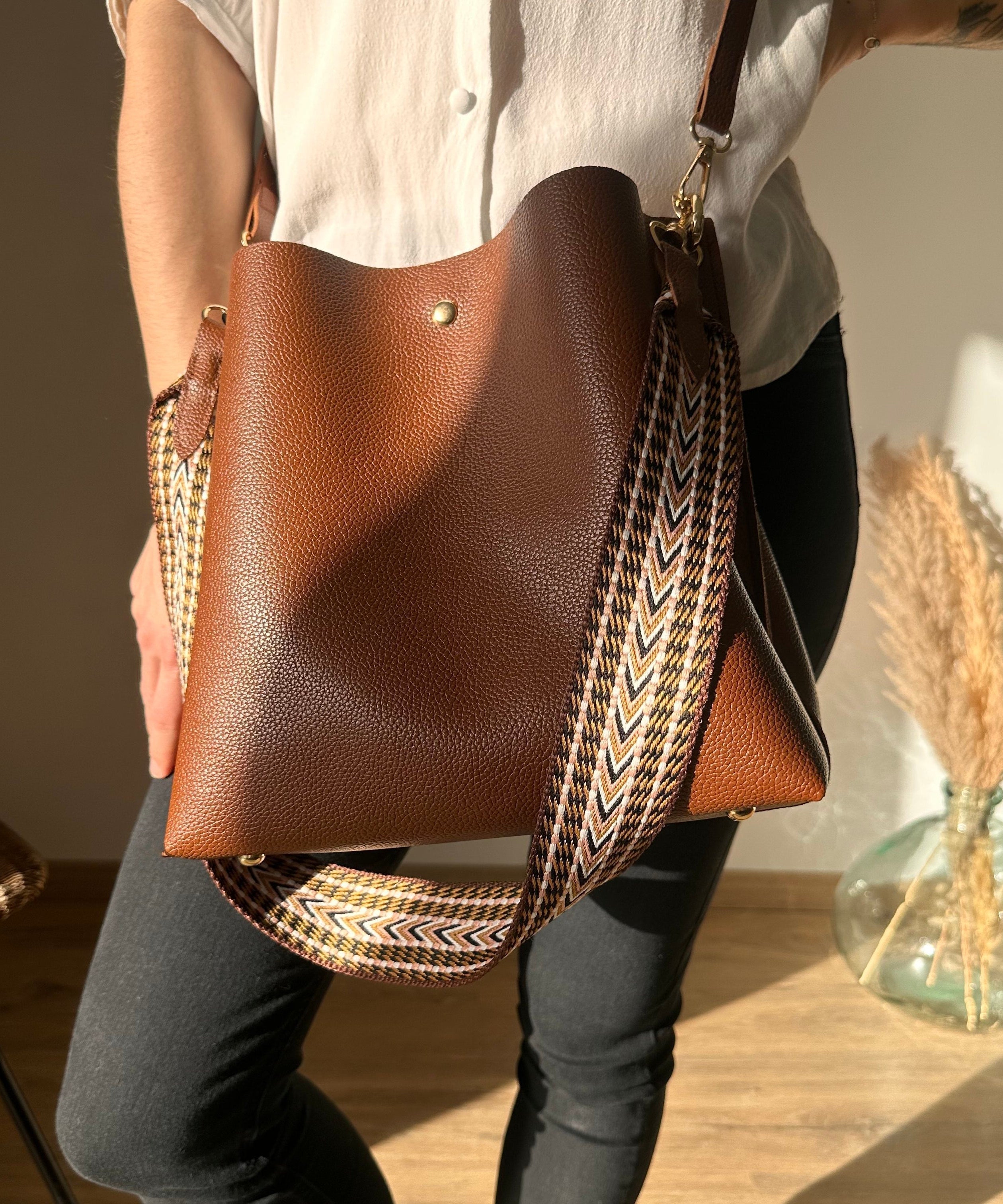 Léonore Vegan Leather Crossbody Bucket Bag