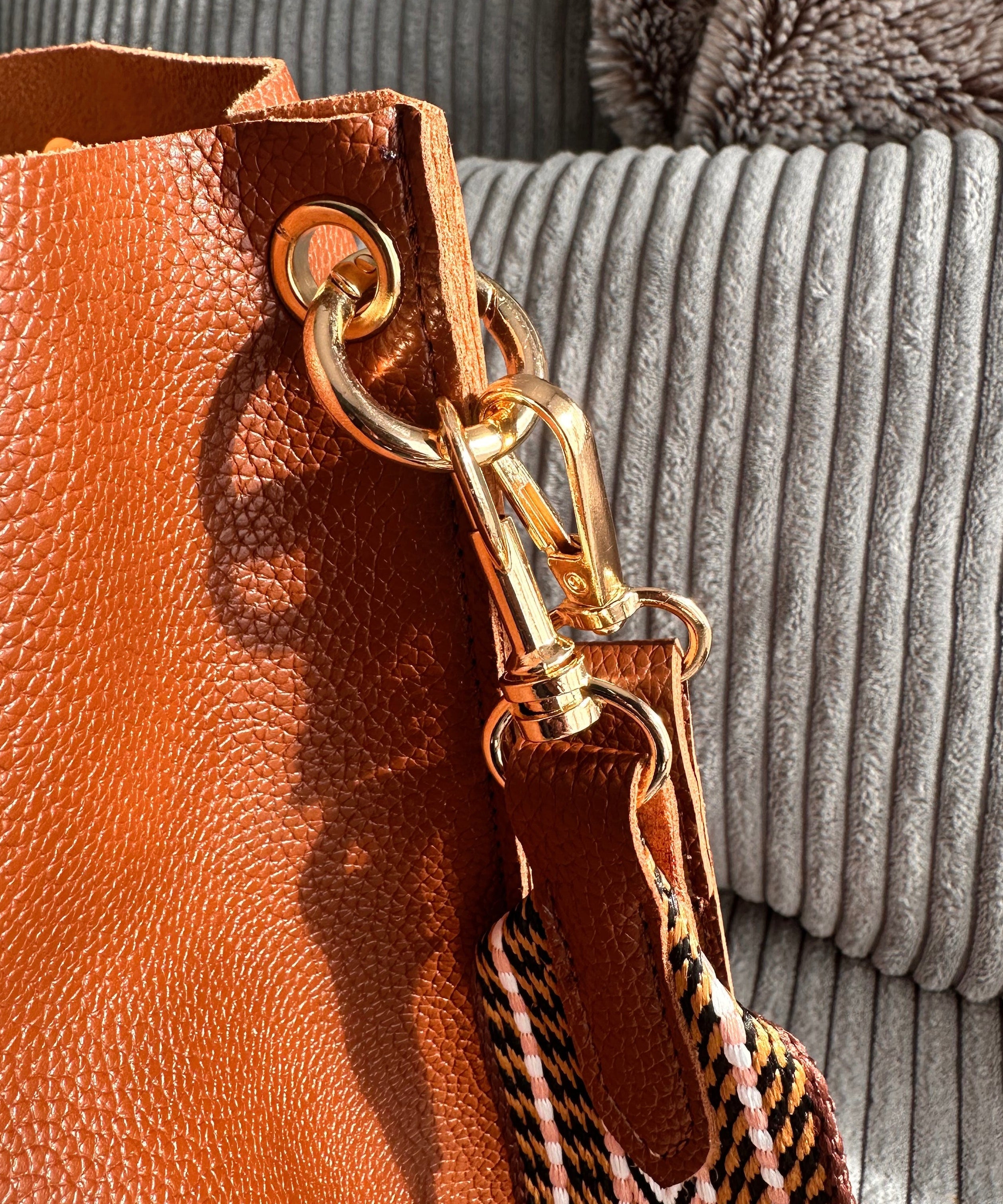 Léonore Vegan Leather Crossbody Bucket Bag