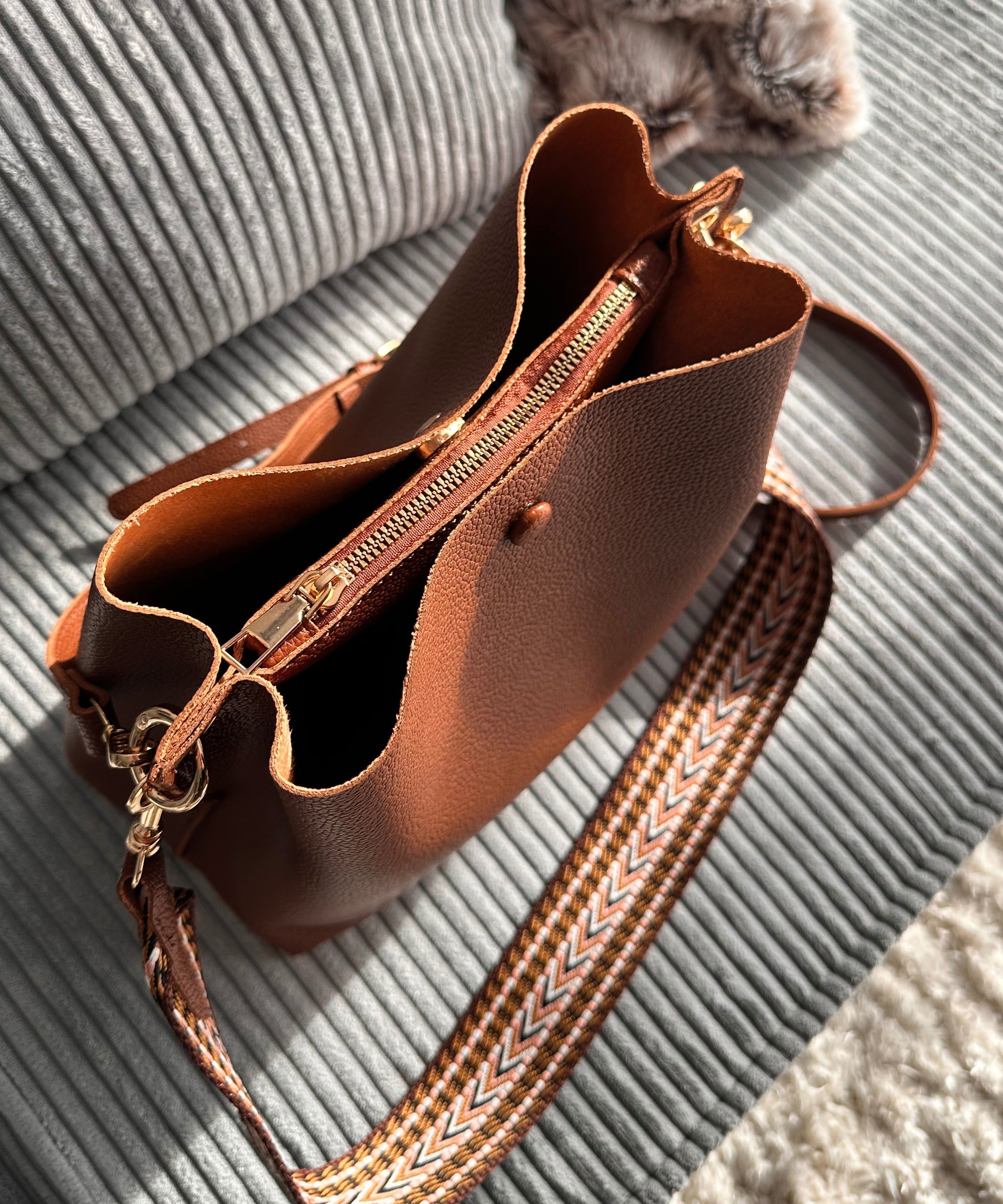 Léonore Vegan Leather Crossbody Bucket Bag