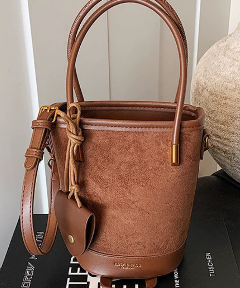 Évora Suede-Look Bucket Bag